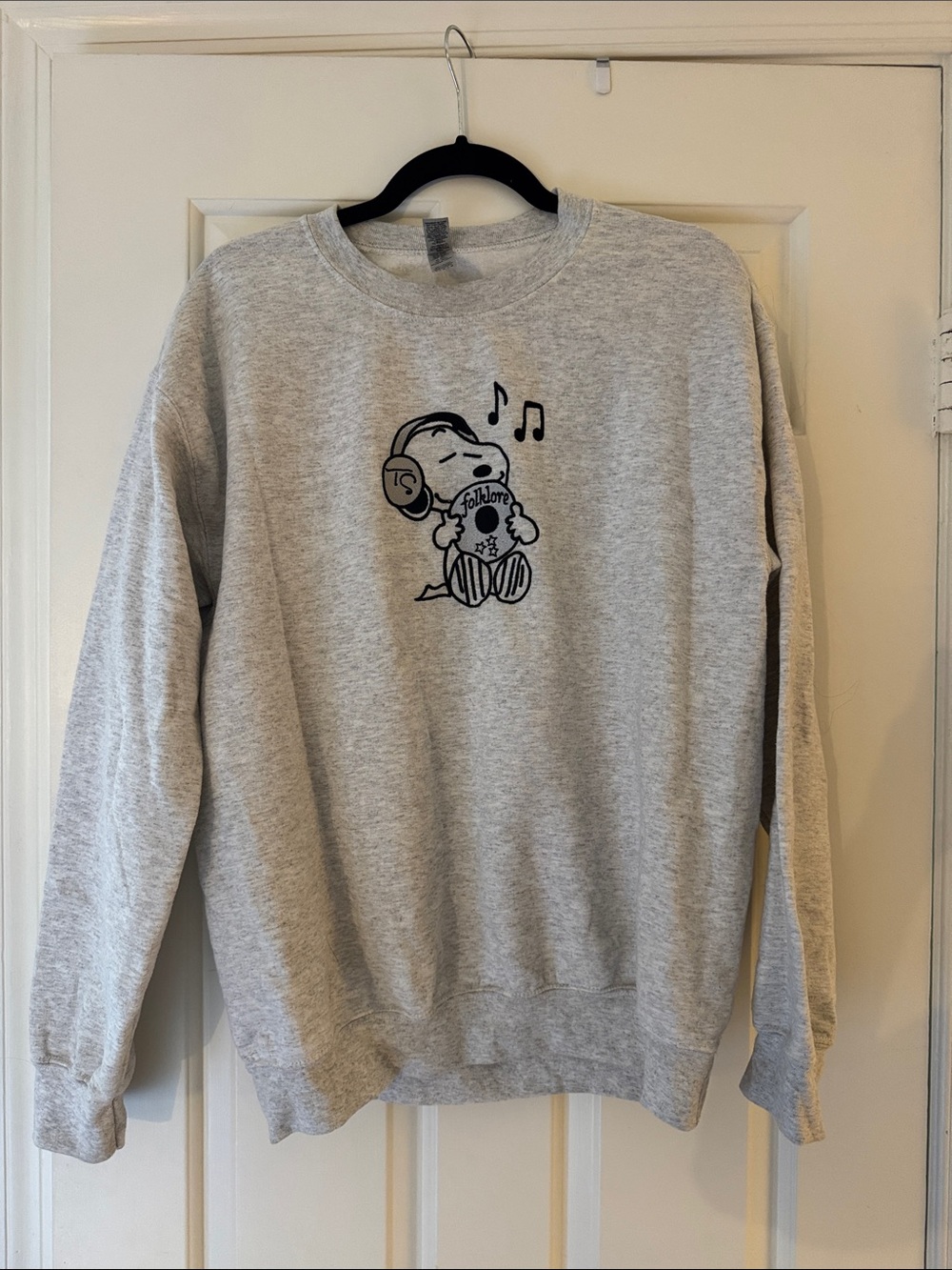 Like New Taylor Swift inspired “Folklore” Snoopy Embroidered Crewneck Sweatshirt